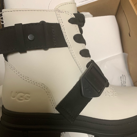 UGG Shoes - Ugg Ashton Lace White Boots size 5.5